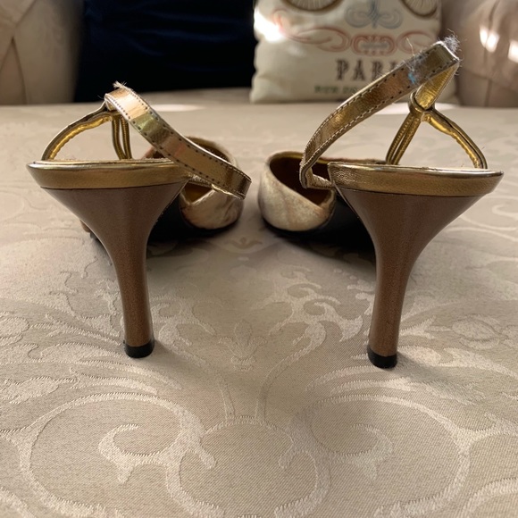 Bandolino Velvet Heels - Picture 2 of 5